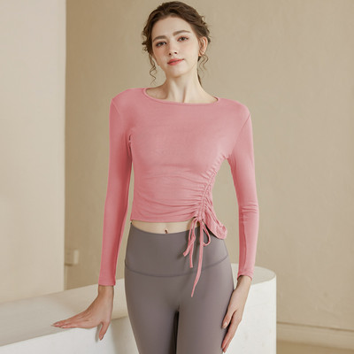 Női sportblúz összehúzott résszel