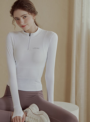 Едноцветна дамска блуза с цип спортен модел