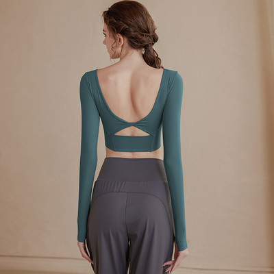 Vienkrāsaina sieviešu sporta blūze ar atkailinātu muguru