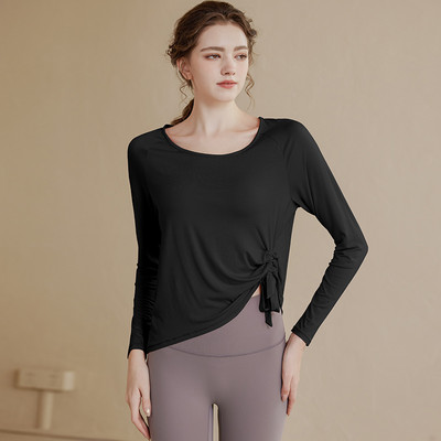 Sieviešu blūze ar ovālu kakla izgriezumu un saitēm