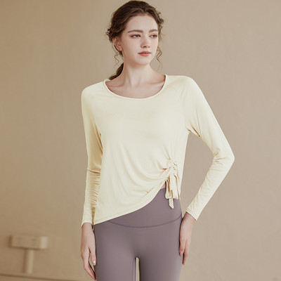 Sieviešu blūze ar ovālu kakla izgriezumu un saitēm