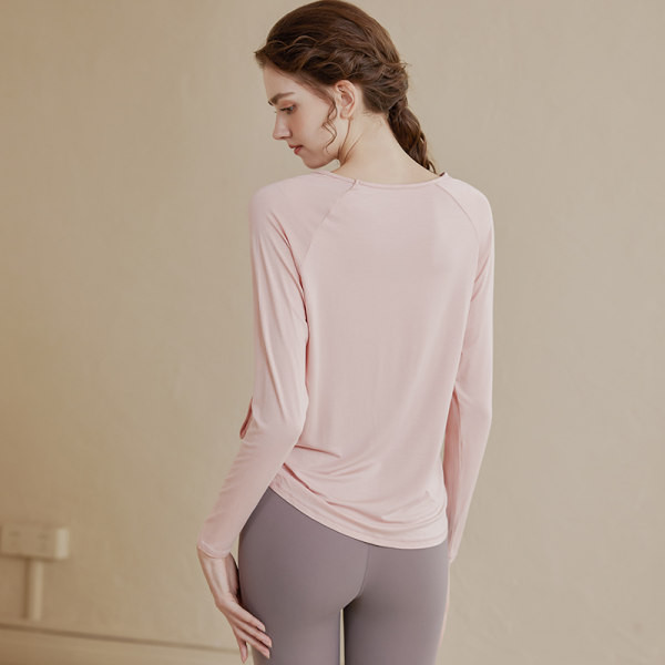 Sieviešu blūze ar ovālu kakla izgriezumu un saitēm