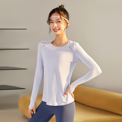 Sieviešu blūze no ātri žūstoša auduma - piemērota sportam