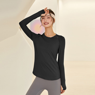 Sieviešu blūze no ātri žūstoša auduma - piemērota sportam