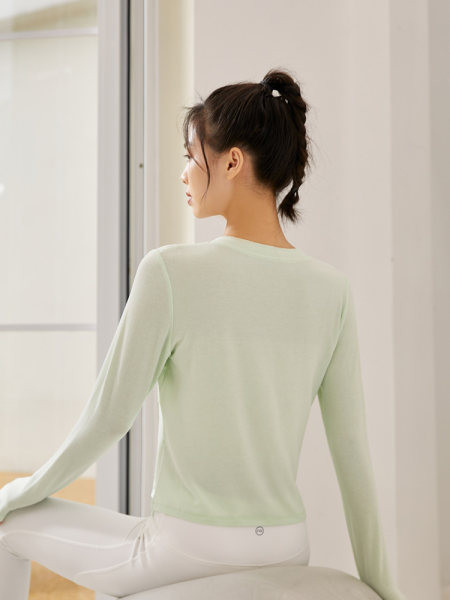 Női lezser, gombos sportblúz ovális nyakkivágással