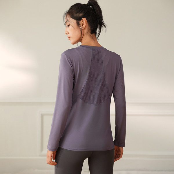 Tīra modeļa sieviešu sporta blūze ar garām piedurknēm