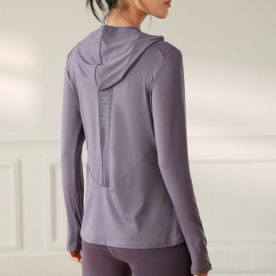 Női sport blúz kapucnival és felirattal