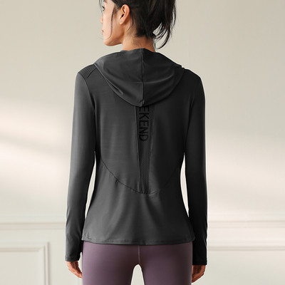 Női sport blúz kapucnival és felirattal