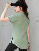 Sieviešu sporta blūze ar īsām piedurknēm un ovālu kakla izgriezumu