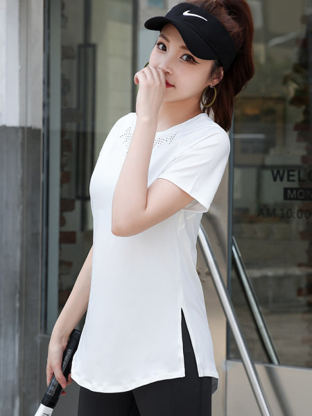 Sieviešu sporta blūze ar īsām piedurknēm un ovālu kakla izgriezumu