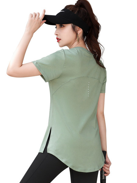 Sieviešu sporta blūze ar īsām piedurknēm un ovālu kakla izgriezumu