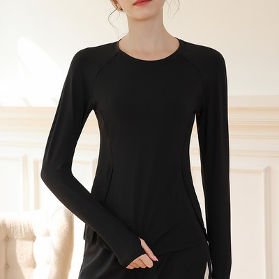 Sporta blūze ar garām piedurknēm