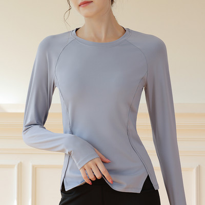 Sporta blūze ar garām piedurknēm