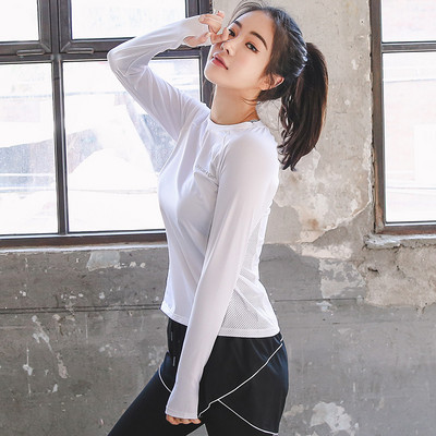 Gyorsan száradó anyagból készült női sportblúz