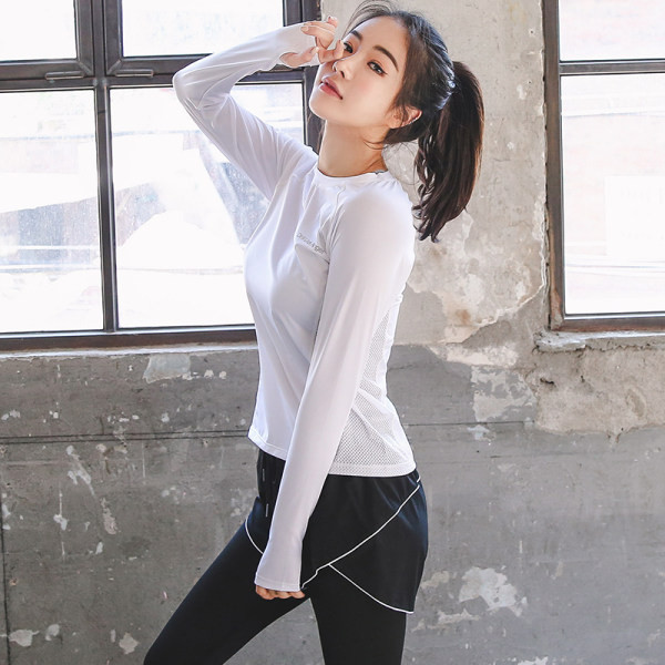 Gyorsan száradó anyagból készült női sportblúz