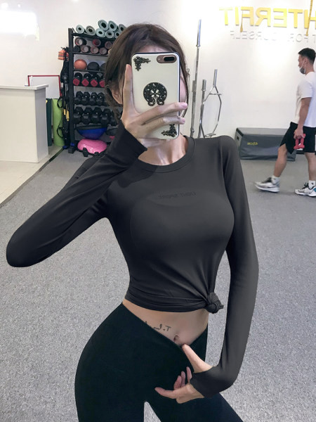 Gyorsan száradó anyagból készült női sportblúz