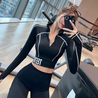 Női sport rövid blúz cipzárral és felirattal