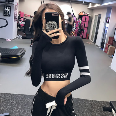 Női testhezálló sportblúz, hosszú ujjal