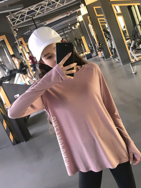 Gyorsan száradó anyagból készült női blúz, mintával