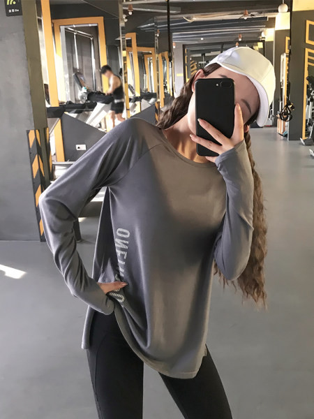 Gyorsan száradó anyagból készült női blúz, mintával