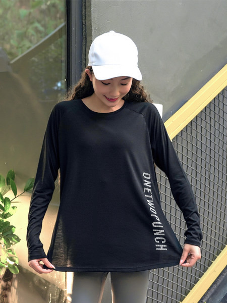 Gyorsan száradó anyagból készült női blúz, mintával