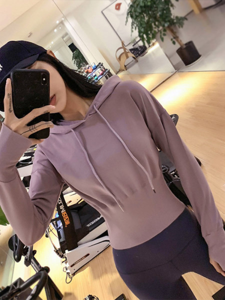 Sieviešu sporta blūze ar kapuci ar mežģīnēm