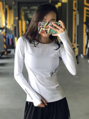 Sporta blūze ar apaļu kakla izgriezumu baltā un melnā krāsā