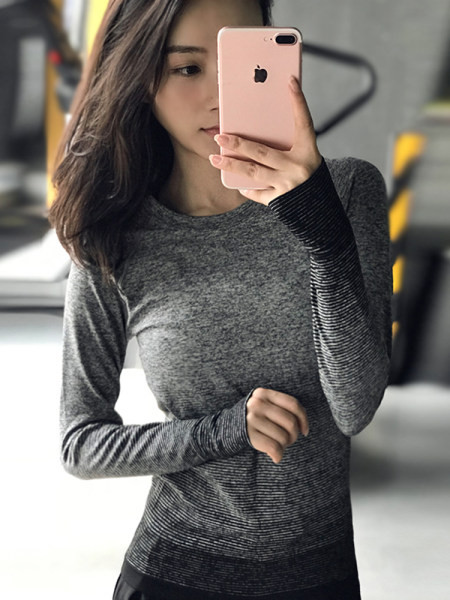 Sieviešu blūze zaigojošās krāsās