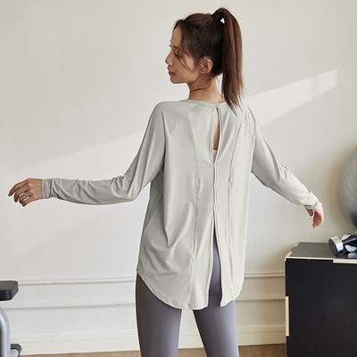 Sieviešu sporta blūze ar šķēlumu aizmugurē