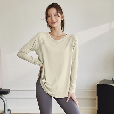 Sieviešu sporta blūze ar šķēlumu aizmugurē