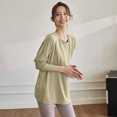 Sieviešu sporta blūze ar šķēlumu aizmugurē