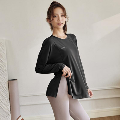 Sieviešu sporta blūze ar šķēlumu aizmugurē