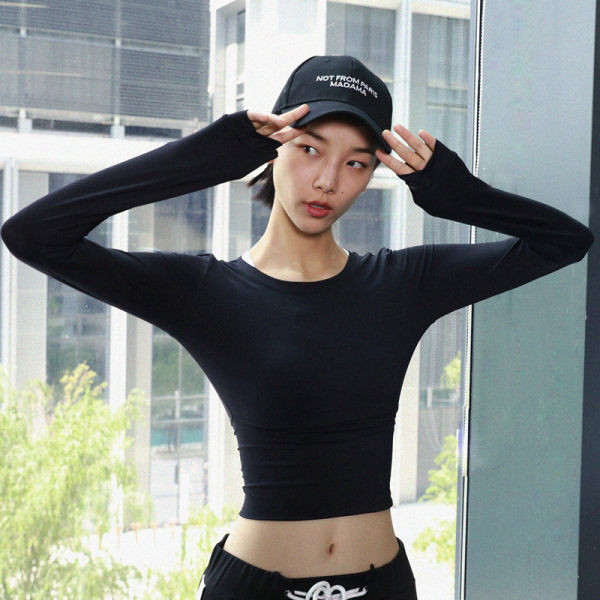 Sieviešu sporta blūze ar apaļu apkakli