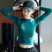 Sieviešu sporta blūze ar garām piedurknēm un uzrakstu