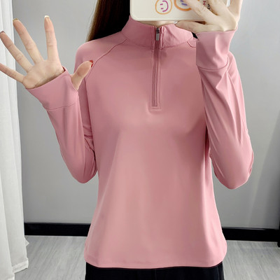 Novi model ženske bluze sa visokom kragnom pogodan za sport