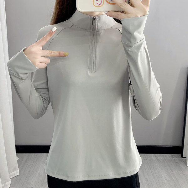 Novi model ženske bluze sa visokom kragnom pogodan za sport