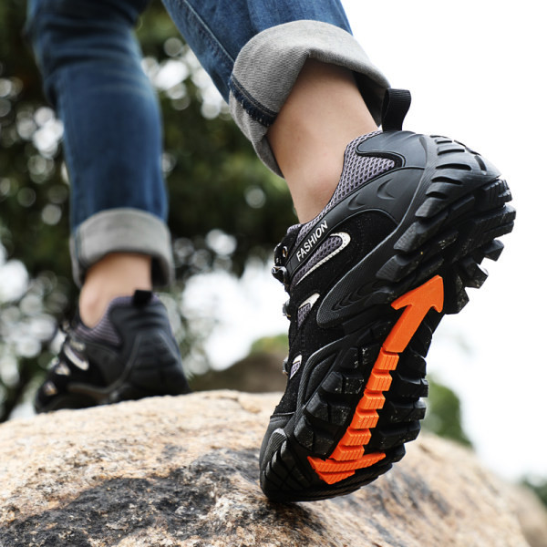 Ανδρικές μπότες πεζοπορίας που αναπνέουν