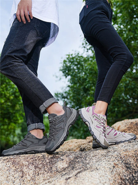 Moteriški žygio batai su raišteliais ir užrašu