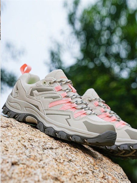 Moteriški žygio batai su raišteliais ir užrašu