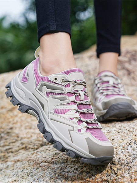 Moteriški žygio batai su raišteliais ir užrašu