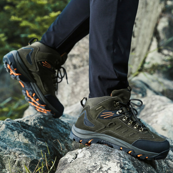 Vīriešu pārgājienu zābaki ar oderi un šņorēm