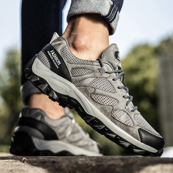 Sportiski vīriešu pārgājienu apavi ar neslīdošu zoli