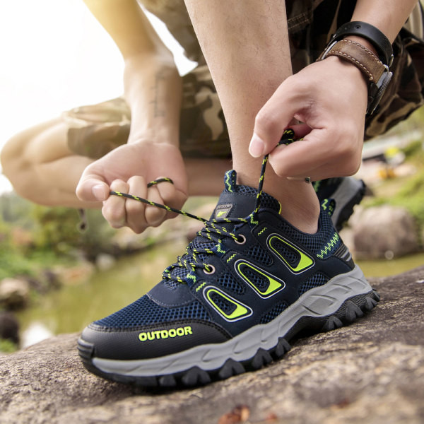 Vīriešu pārgājienu zābaki ar raupju zoli un šņorēm