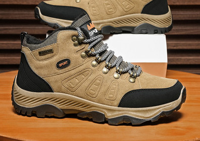 Vīriešu pārgājienu apavi ar uzrakstu