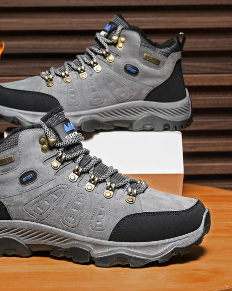 Vīriešu pārgājienu apavi ar uzrakstu