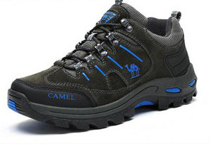 Túracipő béléssel és felirattal