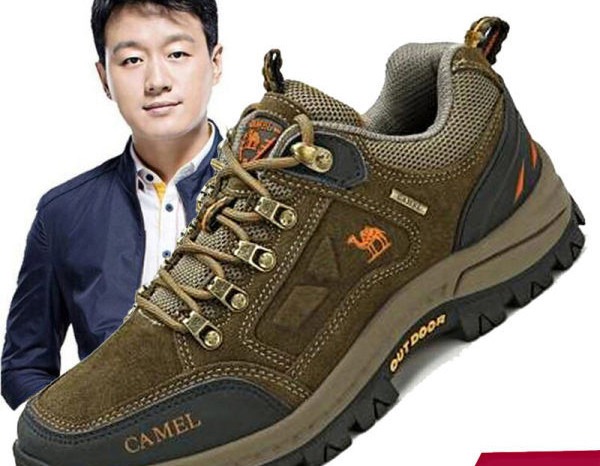 Túracipő béléssel és felirattal