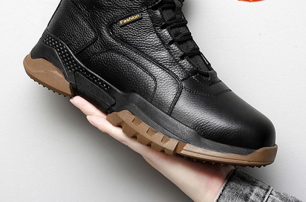 Ādas pārgājienu zābaki