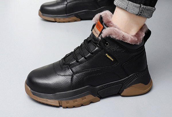 Ādas pārgājienu zābaki