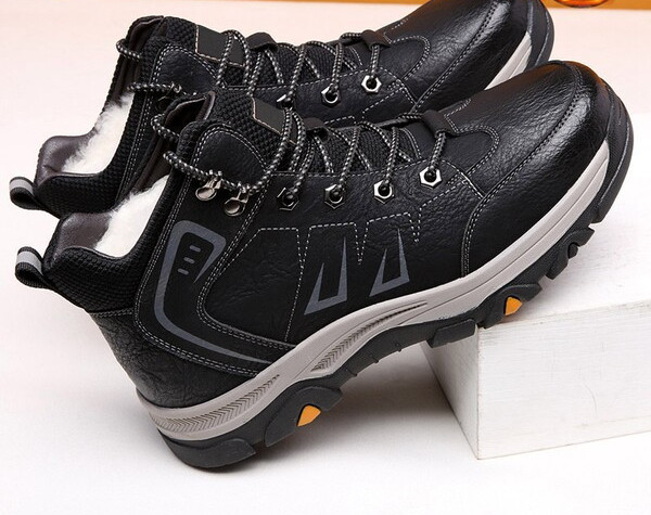 Ādas pārgājienu zābaki